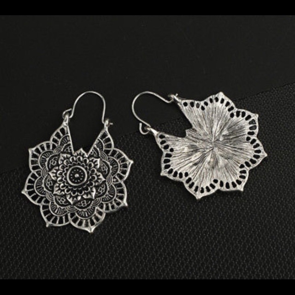 ❤️Gorgeous vintage silver flower mandala drop ear - Picture 3 of 4